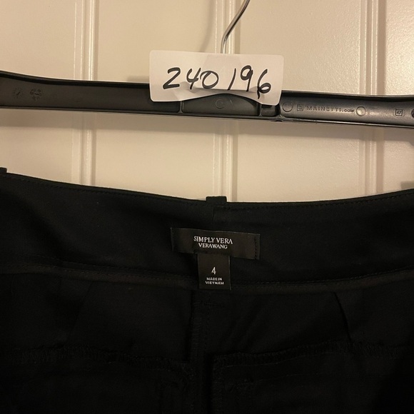 NWT Women’s Simply Vera‎ Vera Wang size 4  shorts Rich Black zipper front - Picture 9 of 13